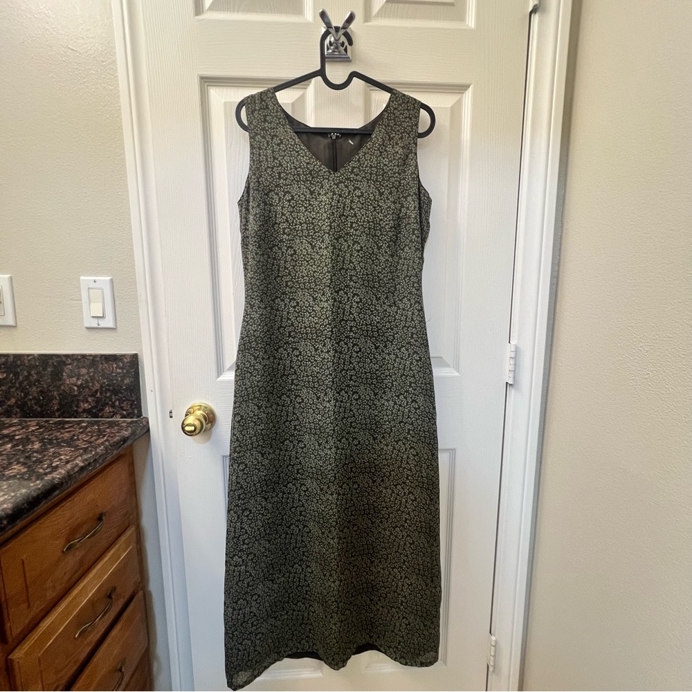 Black and Green Sleeveless V-Neck Sheath Maxi Dress